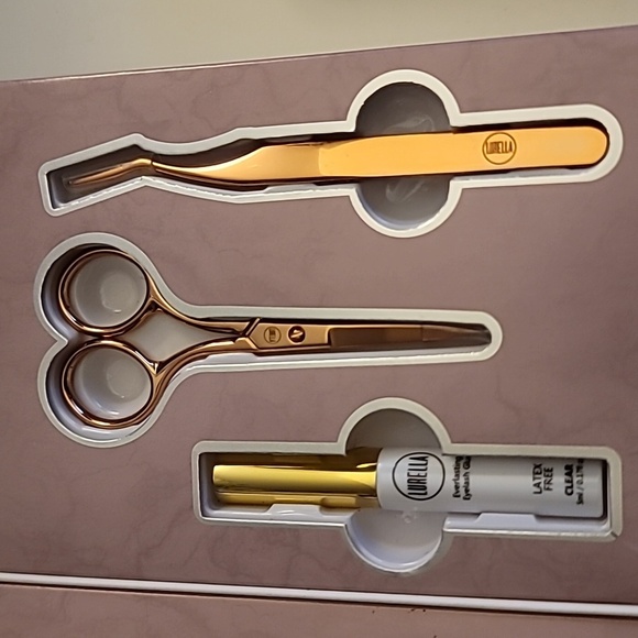 Mustbecindy x Lurella Cosmetics Lash Book - Picture 4 of 4